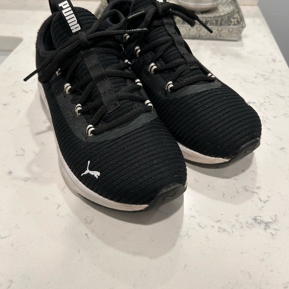 Puma Tennis Shoes. Size 8.5